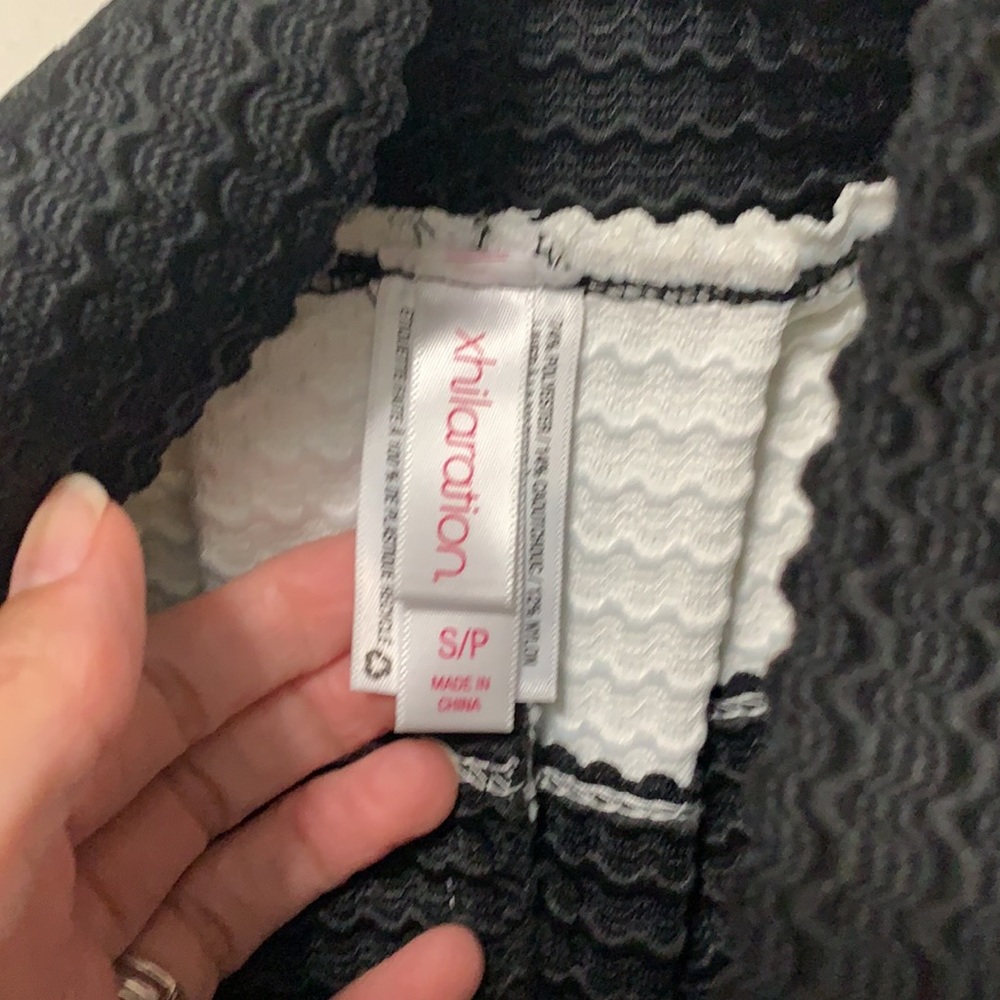 Gently used black and white skirt - Picture 4 of 5